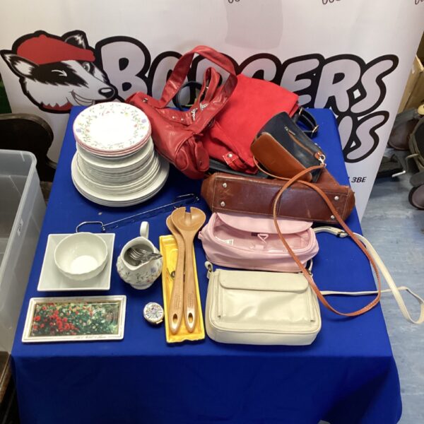 Mixed lot of vintage china and handbags for collectors.