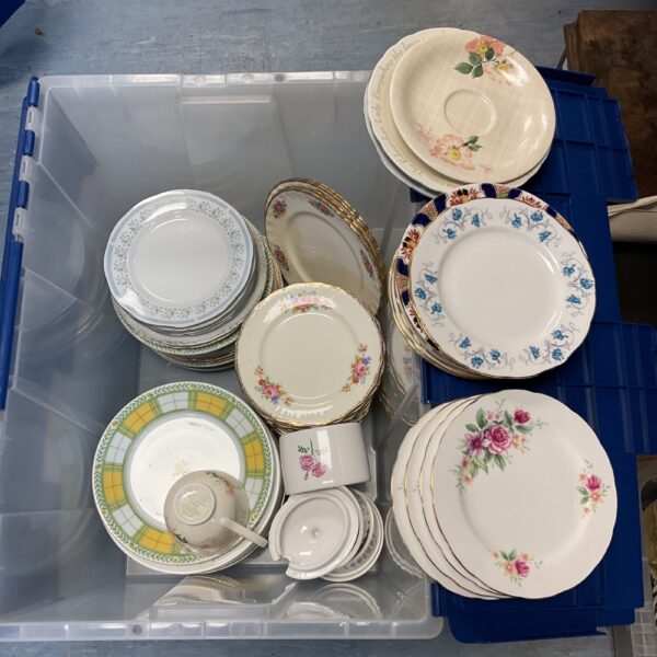 Mixed china lot featuring Grindley and Rowena Stott pieces.