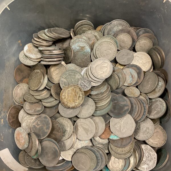 Mixed lot of vintage British coins for collectors.