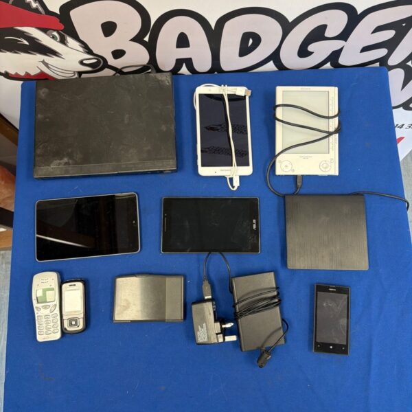 Mixed electrical lot featuring a Sony Ereader and several tablets.