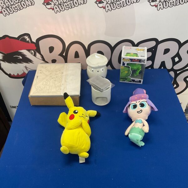 Mixed lot of toys including Funko Pop Hulk and Pikachu plush.