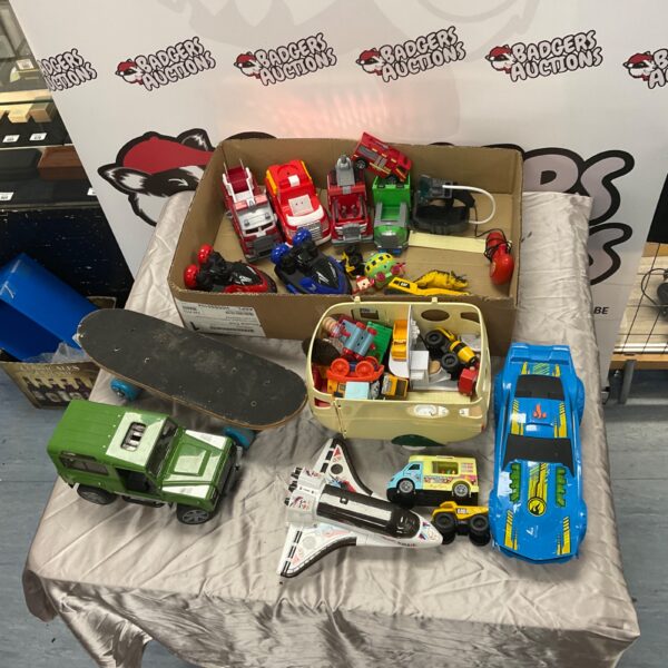 Mixed toy lot including Bruder Land Rover and Hot Wheels cars.