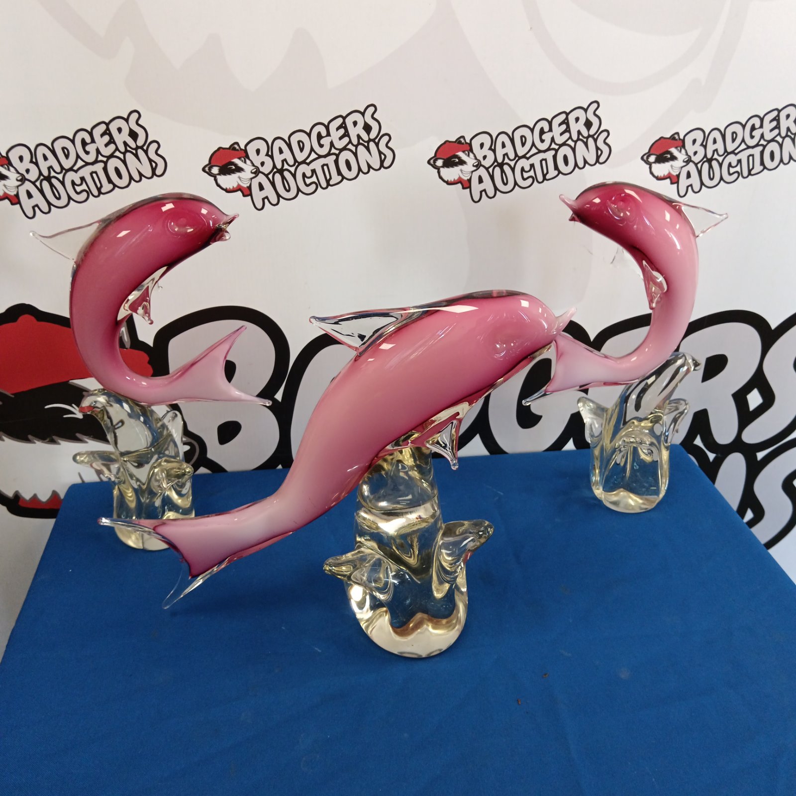 Pair of pink Murano glass dolphins, Formia Vetri sculpture.