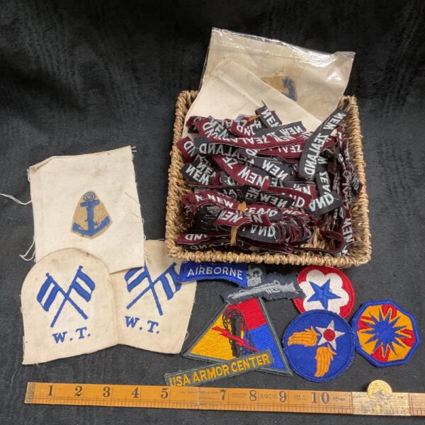Vintage lot of New Zealand shoulder titles and US military patches for collectors.