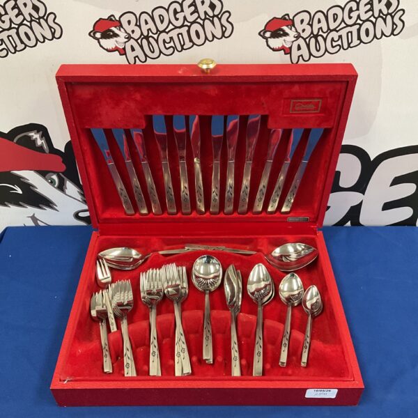 Vintage Oneida Craft Deluxe stainless steel cutlery set in a presentation case.