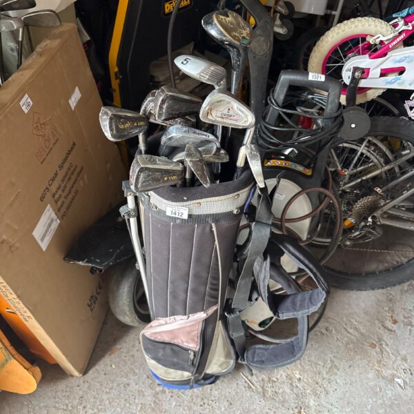 Vintage Oyre golf bag with a set of golf clubs.