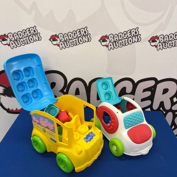 Clementoni Peppa Pig Clemmy bus with colourful blocks.