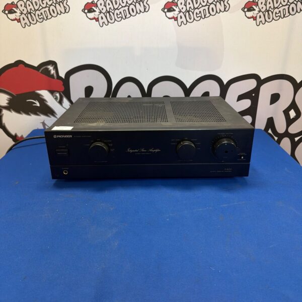 Vintage Pioneer A-400 stereo amplifier front view.