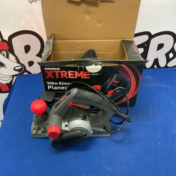 Powerbase Xtreme 900W electric planer for woodworking projects.