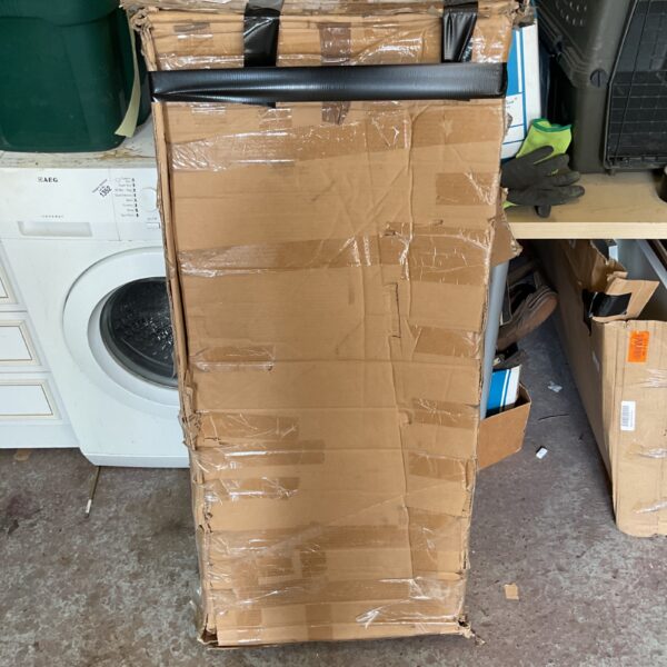 Rak system kit in original cardboard packaging, ready for assembly.