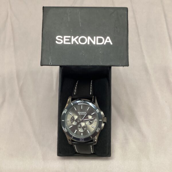 Sekonda gents watch with black dial and stainless steel bracelet.