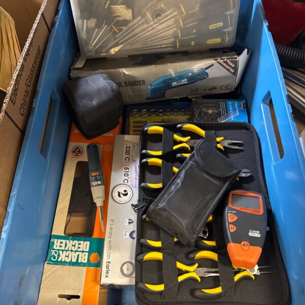Tray of mixed shed clearance tools including a Stanley screwdriver set.