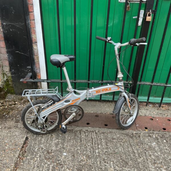 Silver Summit EZ Fold folding bike, compact and portable.