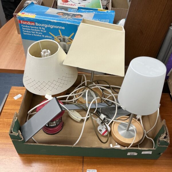 Mixed lot of vintage table lamps with various shades.