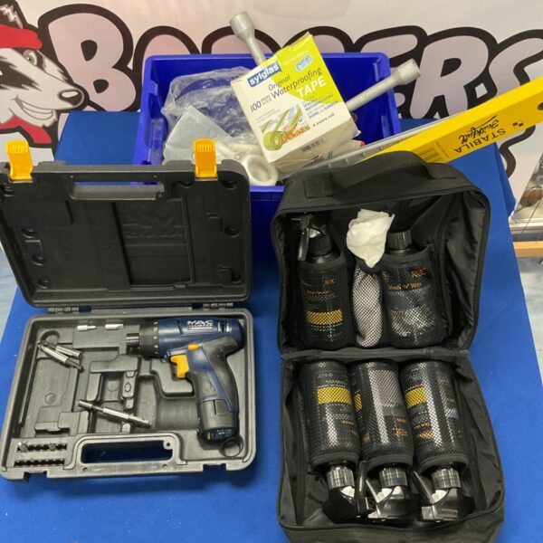 Mixed tool and detailing lot with RAC bag and screwdriver.
