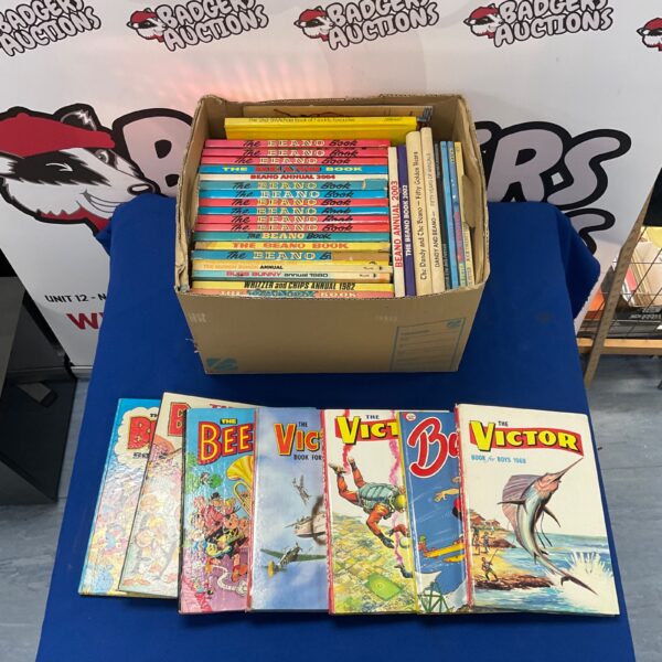 Vintage lot of annuals including Beano, The Victor, and Bugs Bunny comics.