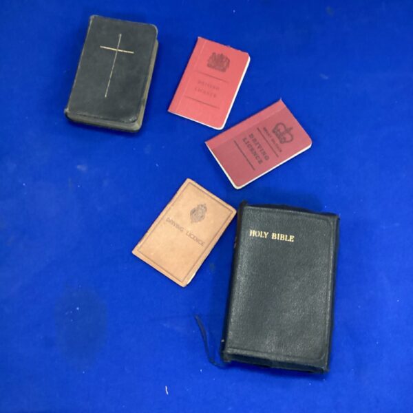 Vintage driving licenses and small Bibles, collectable ephemera.