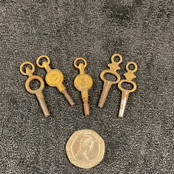 Lot of five vintage pocket watch keys for collectors.