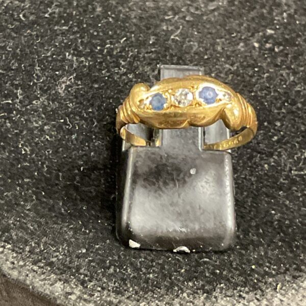 Vintage gold ring with sapphire and diamond cluster, size O.