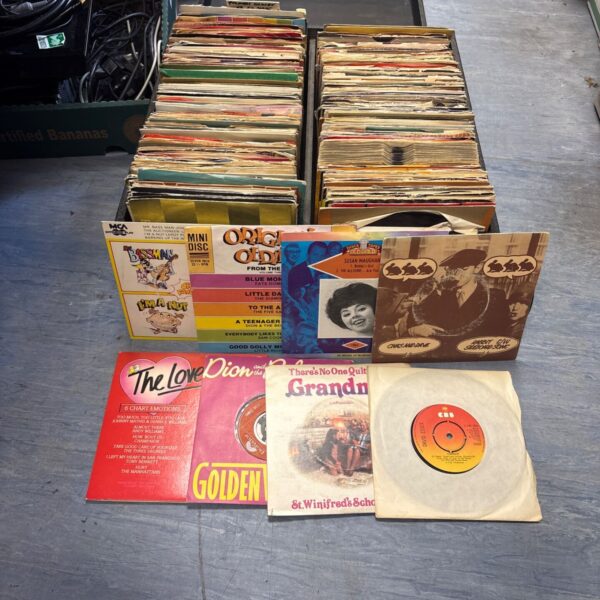 Vintage vinyl records lot, a collection of 7 inch vinyl albums.