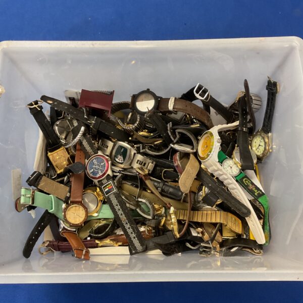 Assorted vintage watches including Citron and Vibe brands in a lot.