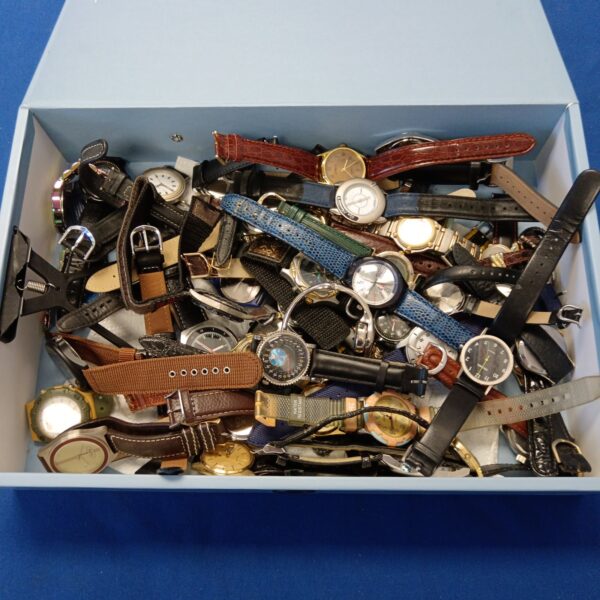 Assorted vintage watches including Zeon and Citron brands in a lot.