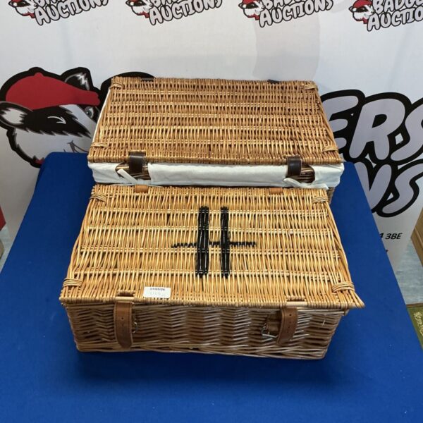 Vintage wicker picnic basket with handle, ideal for outdoor use.