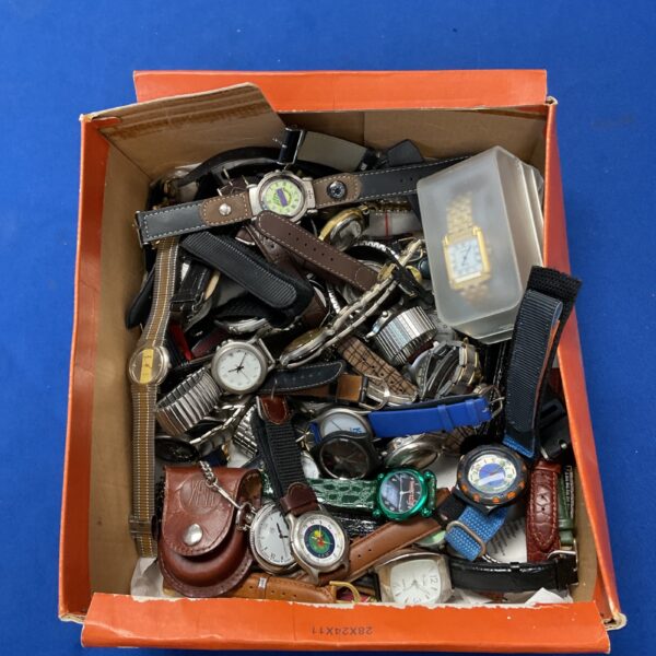 Tray of vintage wrist watches including Citron and Carvel models.