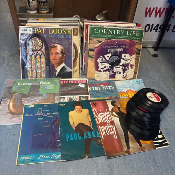 Mixed lot of vintage country vinyl records for collectors.