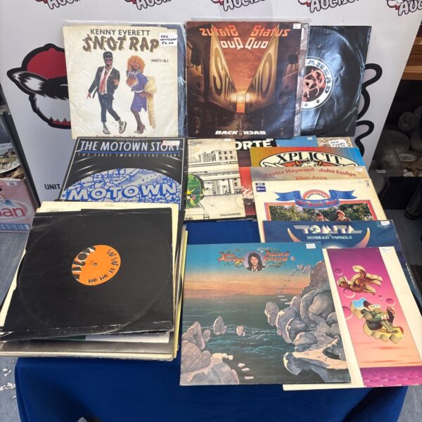 Mixed lot of vintage vinyl records including Status Quo and Motown.