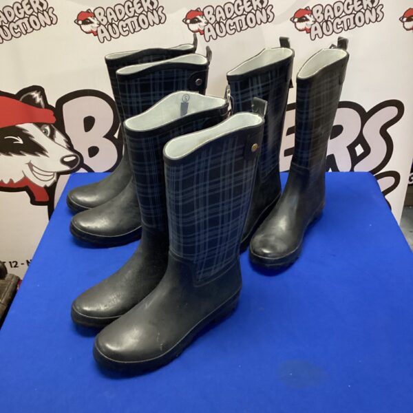 Three pairs of size 7 Wander the World Wellington boots.
