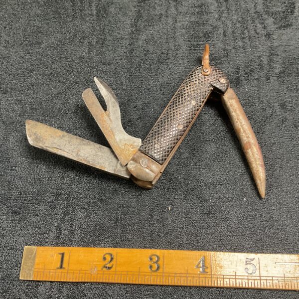 Vintage WW2 jack knife with leather handle and open blade.