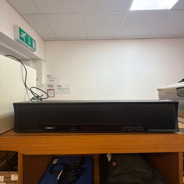 Yamaha YSP-600 digital sound projector for home cinema.