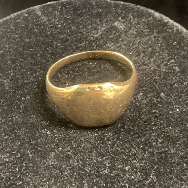 18ct gold signet ring, vintage style, size T.