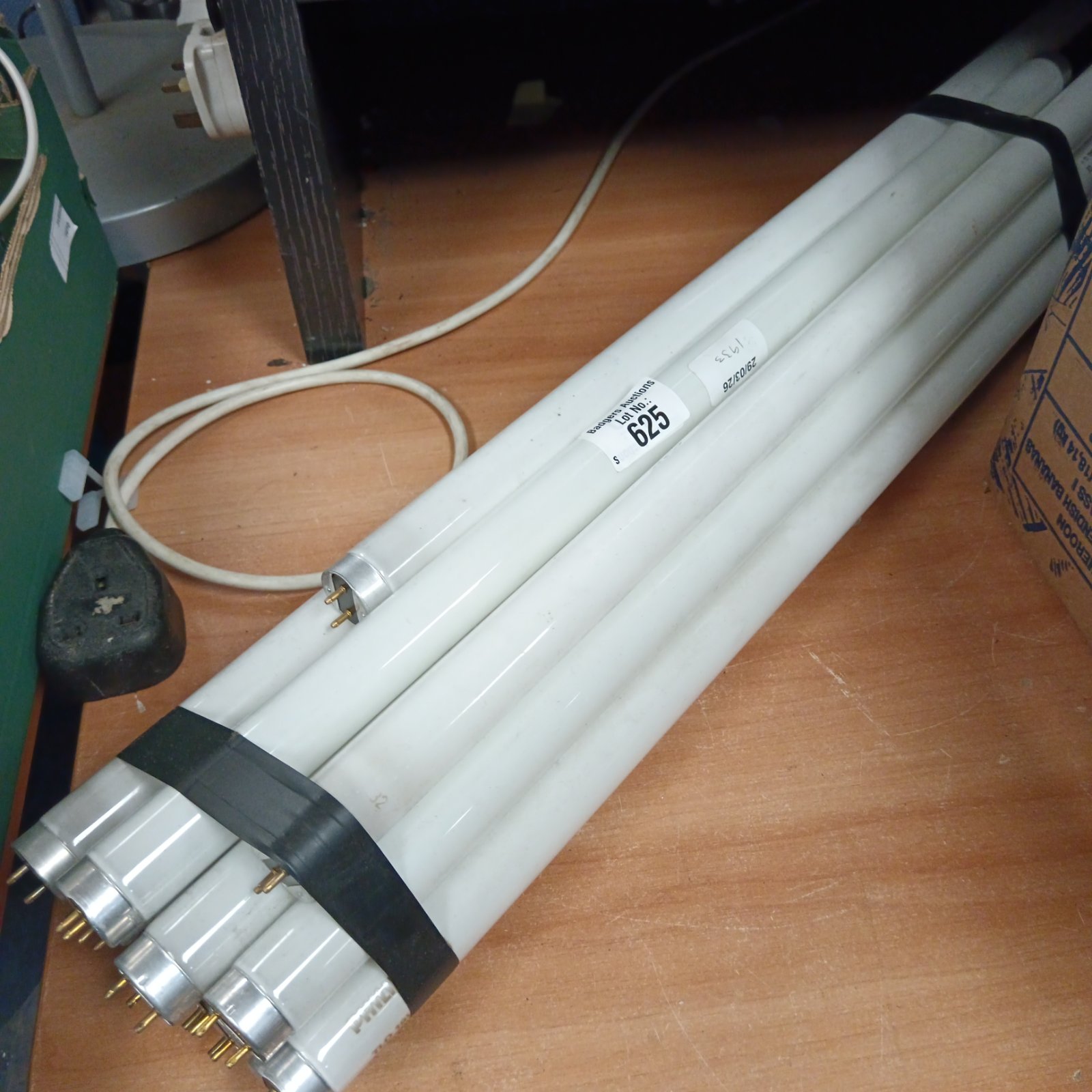 Bundle of 2ft Philips strip lights for workshop or garage use.