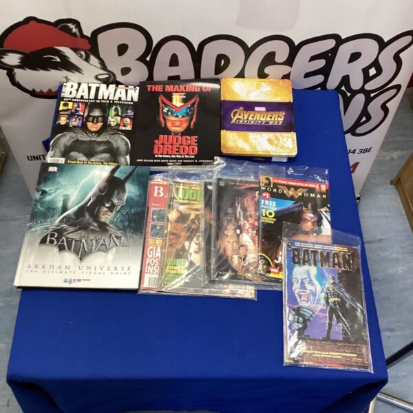 Vintage Batman and Judge Dredd comic bundle with guide books.
