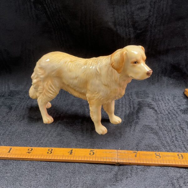 Vintage Beswick Golden Retriever figurine in side profile.