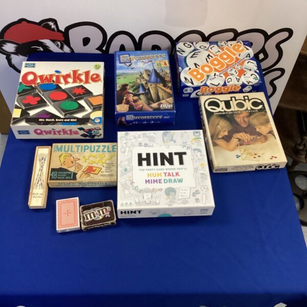 Board game bundle featuring Qwirkle and Boggle for family entertainment.