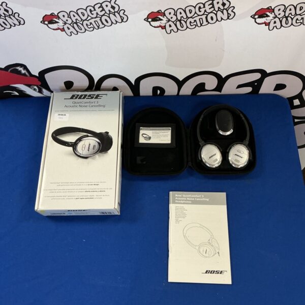 Vintage Bose QuietComfort 3 noise cancelling headphones in used condition.