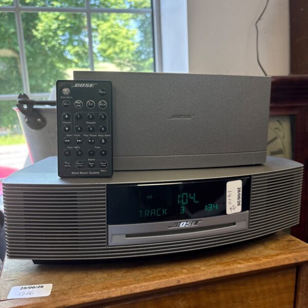 Bose Wave Music System III DAB radio with remote control.