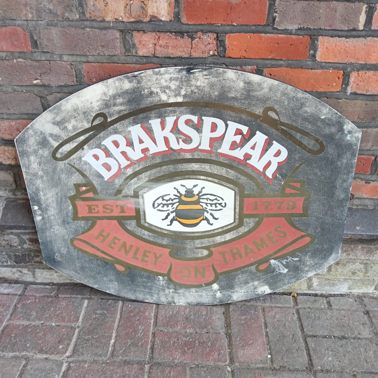 Vintage Brakspear pub sign featuring bee emblem and Henley on Thames.