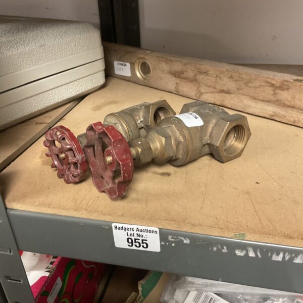 Vintage brass gate valve with handwheel, marked 21/04/28.