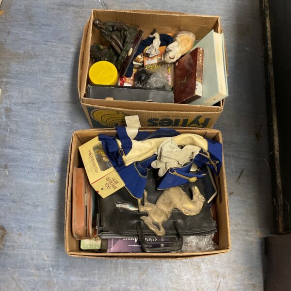 Brass horse figurine and mixed collectables from a house clearance.