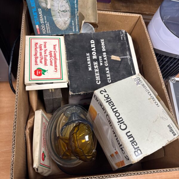 Vintage Braun Citromatic model 300 citrus juicer in a house clearance lot.