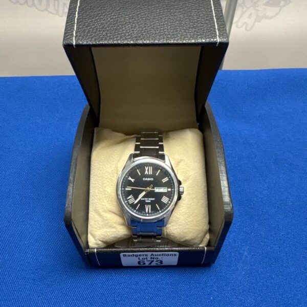 Silver Casio quartz wristwatch with analogue display and date.