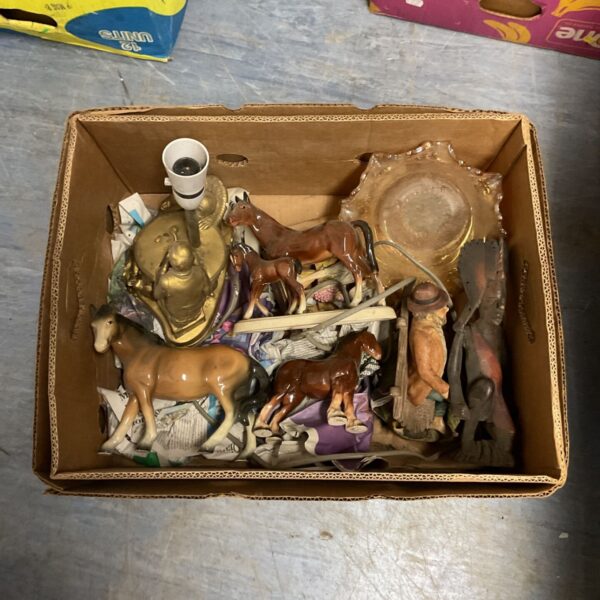 Mixed lot of ceramic horses and a carnival glass dish.
