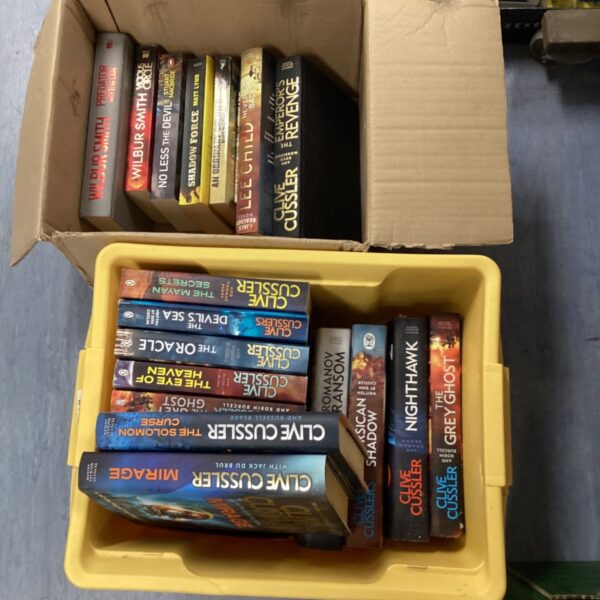 Clive Cussler and Chris Ryan hardback book lot for collectors.