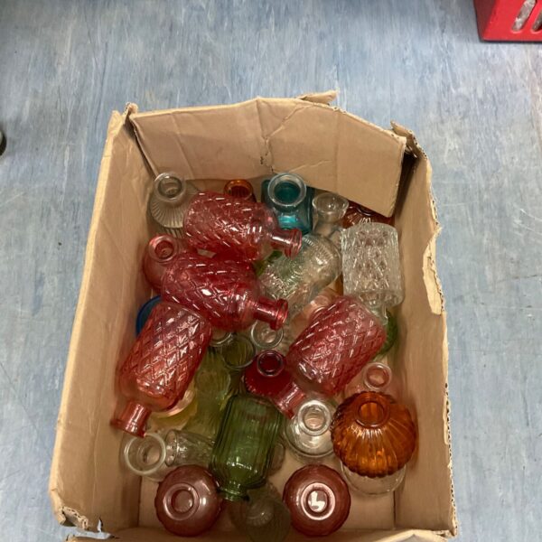 Mixed lot of vintage coloured glass bottles for collectors.