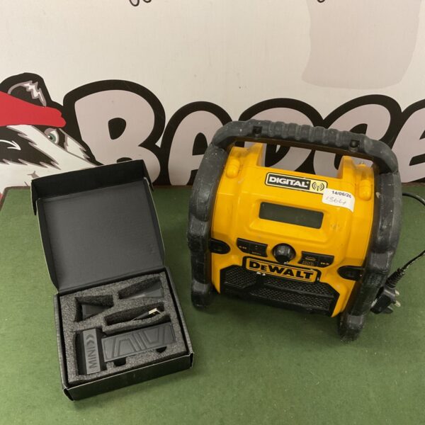Dewalt DCR018 digital DAB radio with handheld fan.