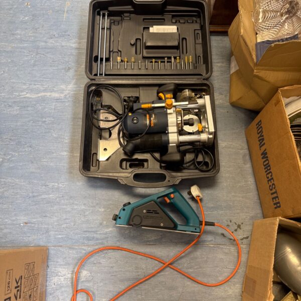 Directpower 1200w wood router set with Black & Decker planer in case.